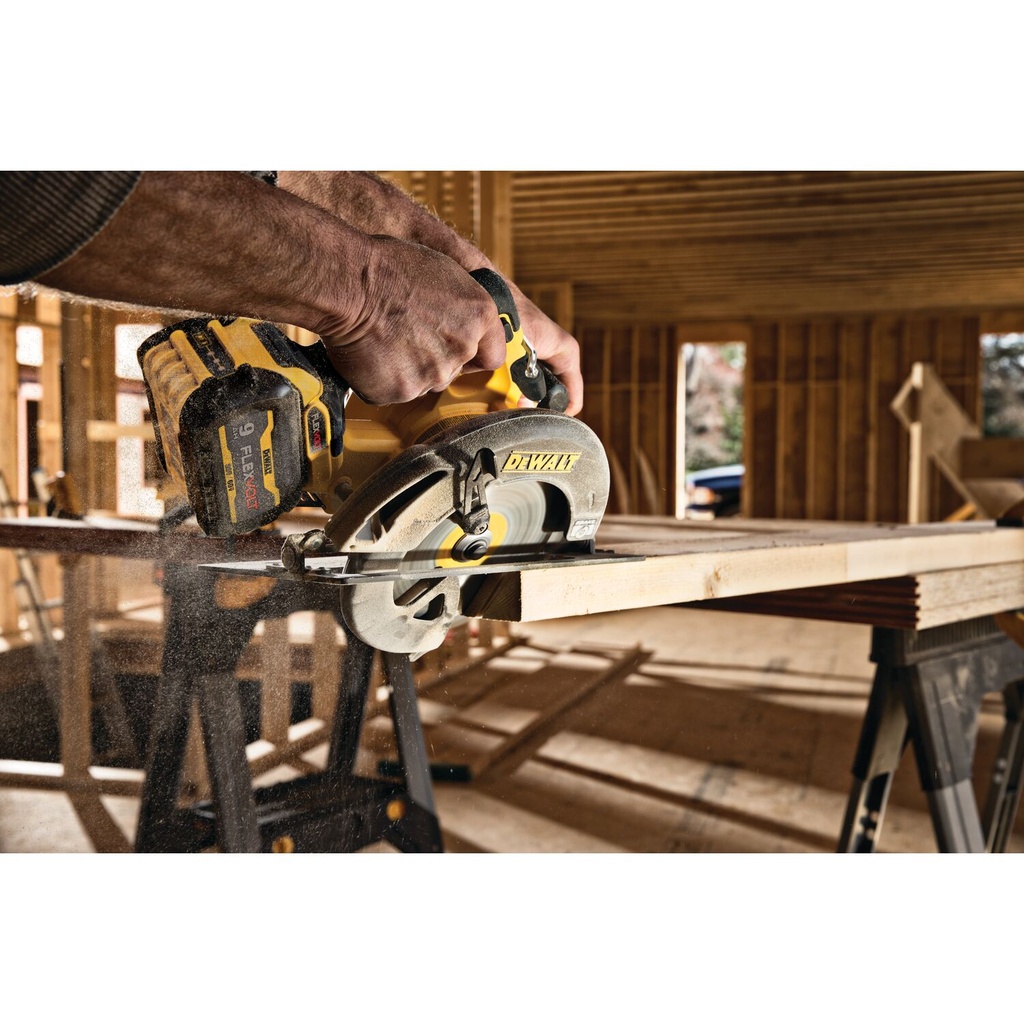 60V MAX 7-1/4 BRUSHLESS CIRC SAW KIT