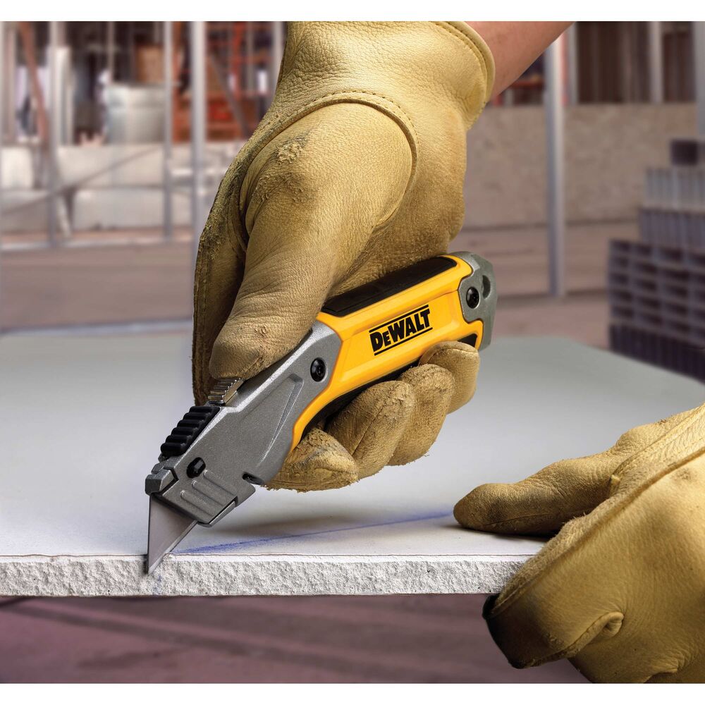 DEWALT RETRACTABLE KNIFE