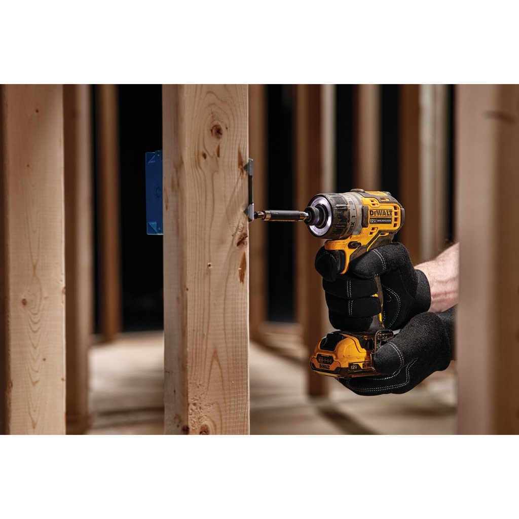 12V MAX BRUSHLESS SCREWDRIVER KIT