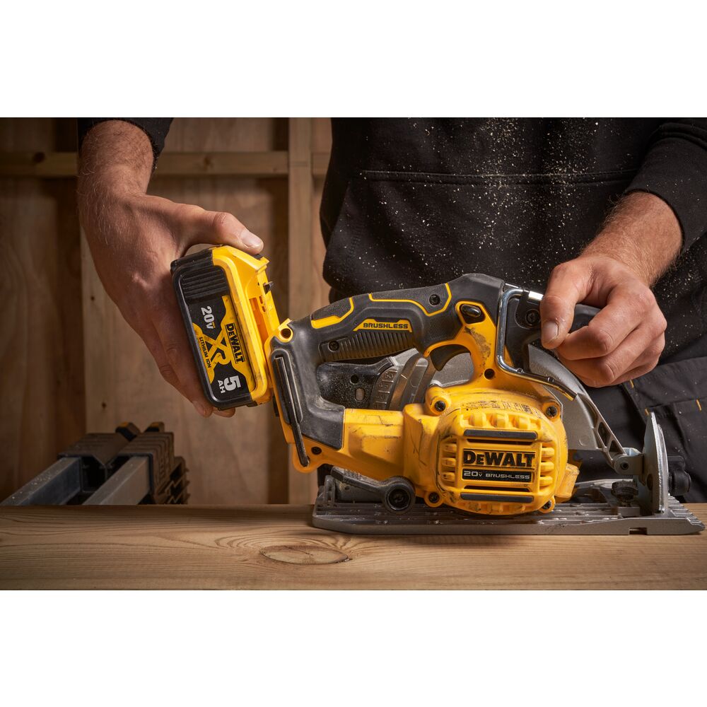 20V MAX BRUSHLESS 6-1/2IN CIRCULAR SAW